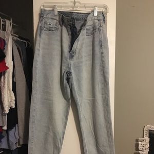 American Eagle Jeans; Mom Jean